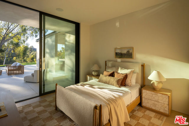 29200 Larkspur Lane, Malibu CA: https://media.crmls.org/mediaz/008384e4-950b-4c17-8eab-ebc87e08a20c.jpg