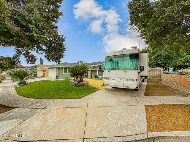 2439 N Lita Place, Simi Valley CA: https://media.crmls.org/mediaz/0083afac-4dac-497f-90d9-aacf6947921f.jpg