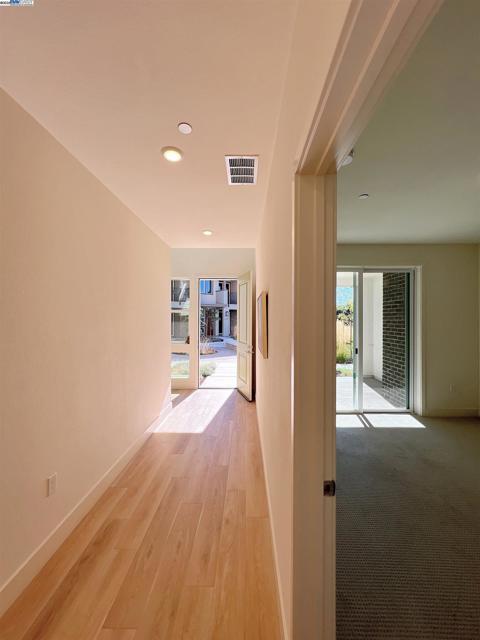 6260 Dove Ave, Dublin CA: https://media.crmls.org/mediaz/00840271-4f7c-422b-9efb-e8565ac090e0.jpg