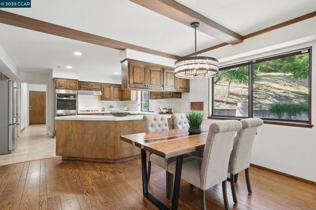 3938 Los Arabis Dr, Lafayette CA: https://media.crmls.org/mediaz/0084709c-9070-4100-bc22-fa366e1cc6d2.jpg