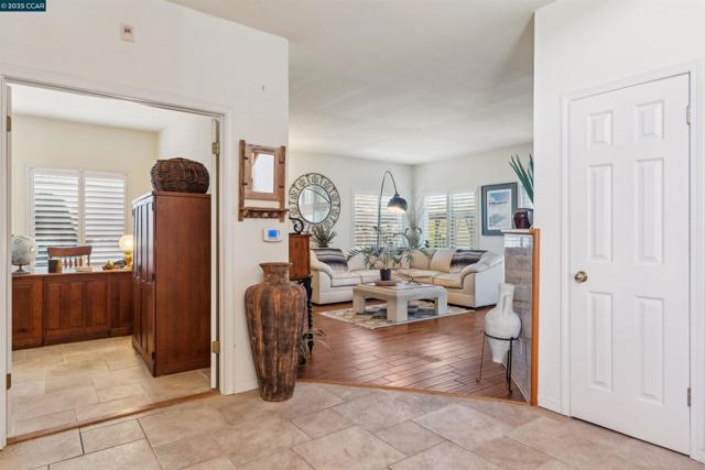 5541 Lanai Court, Discovery Bay CA: https://media.crmls.org/mediaz/008471af-12ca-4150-a7cc-cec2c5f6e87e.jpg