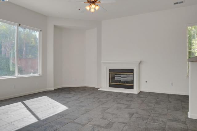 342 Roundhill Dr, Brentwood CA: https://media.crmls.org/mediaz/0084d5f4-9dff-4d13-a0c2-45b31d379e8b.jpg