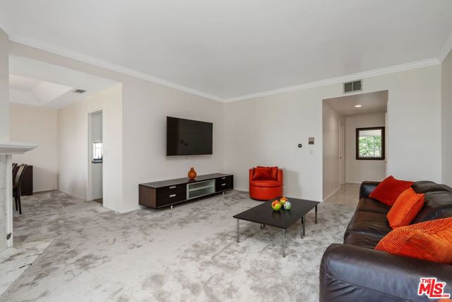 1375 Kelton Avenue, Los Angeles CA: https://media.crmls.org/mediaz/0085feaa-085a-478e-92f5-6bf7f25bc8c9.jpg