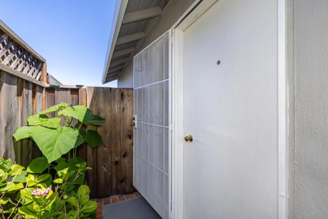 1648 Oak Avenue, Redwood City CA: https://media.crmls.org/mediaz/0086026a-a69b-484b-8c72-e2d6cf1c31c1.jpg