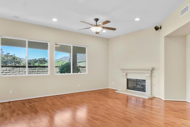 2547 N Trail Court, Chula Vista CA: https://media.crmls.org/mediaz/008614b2-4ad3-4401-bc8b-38263b50da93.jpg