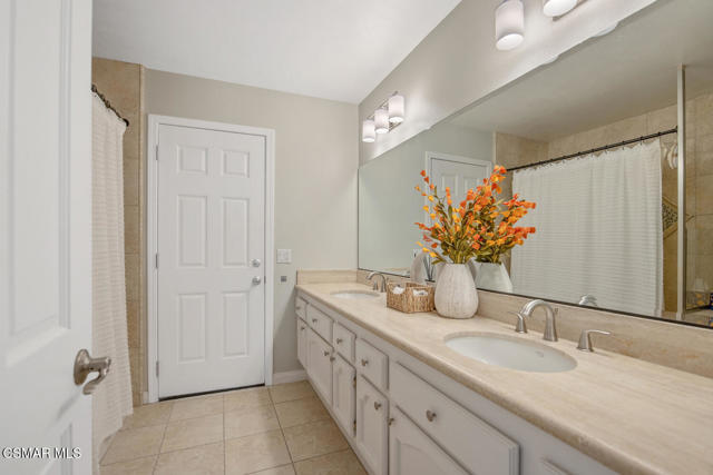 Image 36 of 69 For 4900 Kilburn Court