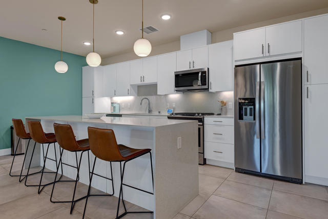 179 The Riv, Palm Springs CA: https://media.crmls.org/mediaz/0086f48d-cacd-416a-82bc-d68c0d7b1fb3.jpg