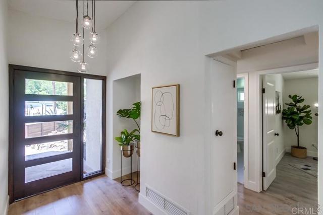 Detail Gallery Image 2 of 16 For 4941 Baja Ct, San Diego,  CA 92115 - 4 Beds | 2 Baths