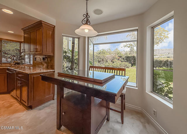 2848 Bayham Cir, Thousand Oaks CA: https://media.crmls.org/mediaz/0087ad3e-02cb-4d39-9d84-15296f41df55.jpg