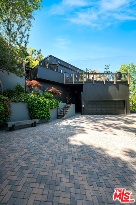 3000 Cornwall Drive, Glendale CA: https://media.crmls.org/mediaz/0087bf76-7586-4519-9a2c-c58103e61102.jpg