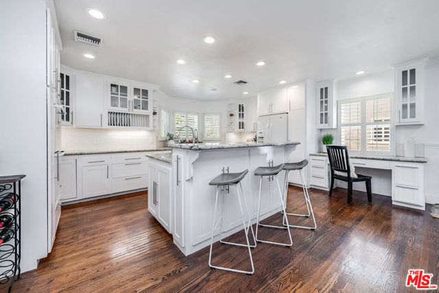 5711 Colbath Avenue, Valley Glen CA: https://media.crmls.org/mediaz/0087c170-a5db-4742-95bc-7e504555c8f6.jpg