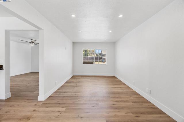 4260 Irene Drive, Martinez CA: https://media.crmls.org/mediaz/0088894f-5f79-43d2-b7a7-5b49fbb88fd4.jpg