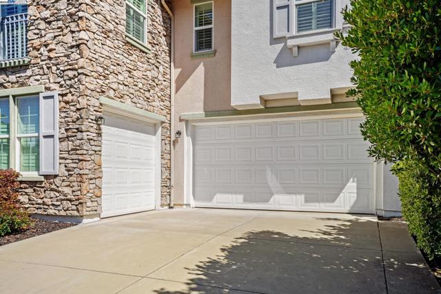 1736 Cottswald St, Danville CA: https://media.crmls.org/mediaz/00888f39-69c2-42be-a041-a9cd73504aa9.jpg