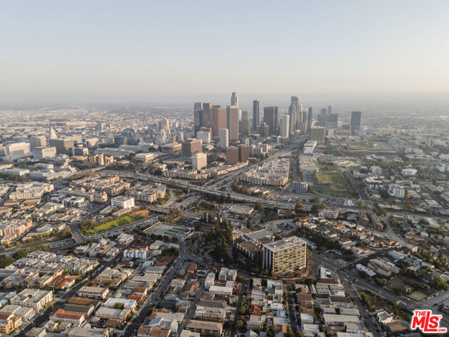 1124 W Panorama Way, Los Angeles CA: https://media.crmls.org/mediaz/00891678-ebae-4d2e-8070-5a8ac4bc98d5.jpg