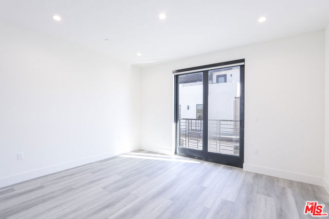 11800 Courtleigh Drive, Los Angeles CA: https://media.crmls.org/mediaz/00896f5d-5e1b-49aa-b200-1391d776ce13.jpg