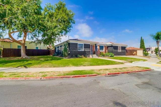 3518 Isla Vista Dr, San Diego CA: https://media.crmls.org/mediaz/0089a964-a7a3-447b-b13c-7b253de4ba30.jpg