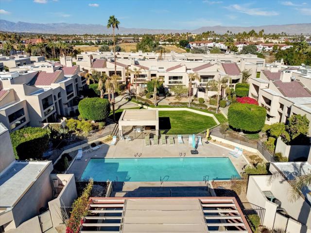 426 Village W Square, Palm Springs CA: https://media.crmls.org/mediaz/008a376a-d273-4995-bccc-e436639d697d.jpg