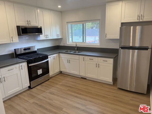 2530 Carmona Avenue, Los Angeles CA: https://media.crmls.org/mediaz/008afb5e-4c4c-441a-bedb-13cfe2ee0b63.jpg