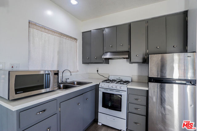 3131 & 3135 Oakcrest Drive, Los Angeles CA: https://media.crmls.org/mediaz/008ba4ab-357f-4a89-b6d9-2dbdaef5c203.jpg