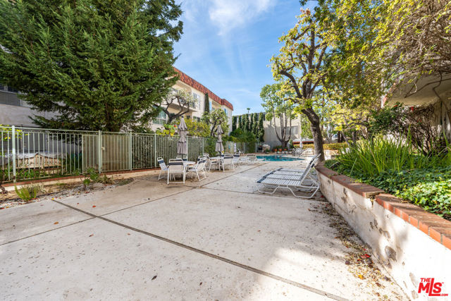 Drew Fenton | 836 S Bundy Drive Los Angeles CA | MLS: 7113379