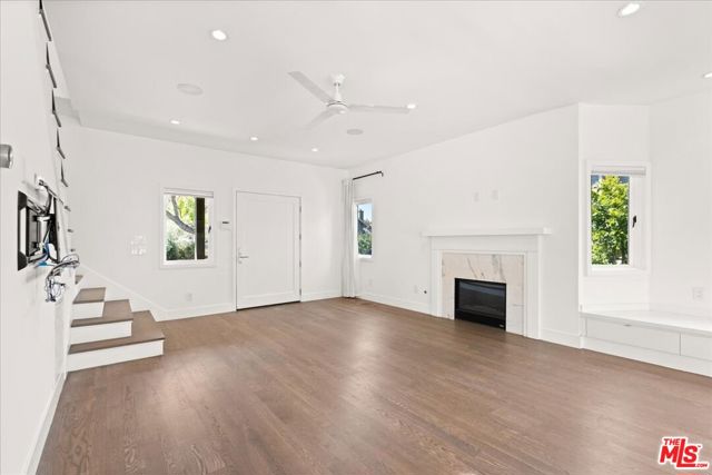 4525 Melbourne Avenue, Los Angeles CA: https://media.crmls.org/mediaz/008cf649-978c-4d1a-bfb7-f152f23e366d.jpg