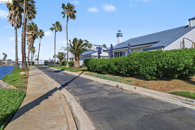 1550 Trawler St, Discovery Bay CA: https://media.crmls.org/mediaz/008cfd20-9c8f-4891-80b8-ccb5a023f4bc.jpg