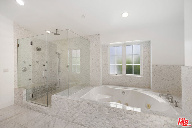 1147 Centinela Avenue, Santa Monica CA: https://media.crmls.org/mediaz/008d9a73-2ddc-45bd-9fbb-831eeccc96dc.jpg