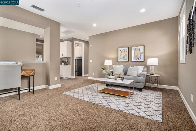 Image 21 of 50 For 203 Seacliff Way