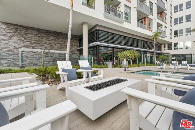 5075 Camino De La Siesta, San Diego CA: https://media.crmls.org/mediaz/008e38e6-7084-4989-a5d2-05bd7f6e8fdb.jpg