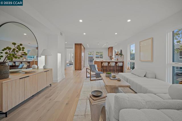 3742 Mt. Diablo Blvd, Lafayette CA: https://media.crmls.org/mediaz/008e8387-fff5-4a5b-ade3-c9641448f167.jpg
