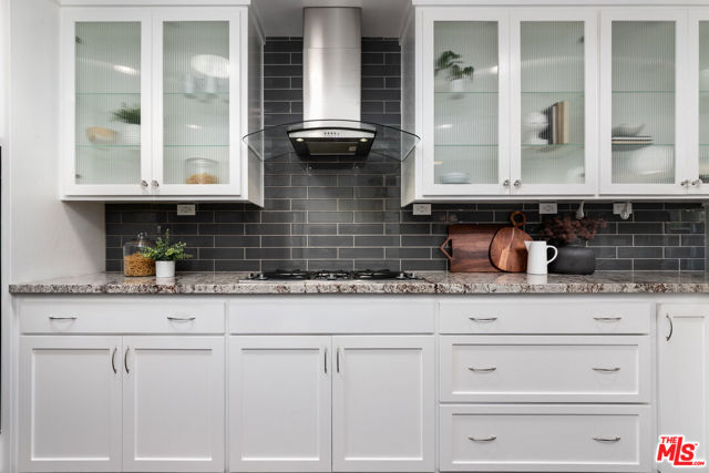 850 N Kenwood Street, Burbank CA: https://media.crmls.org/mediaz/008f374b-670f-41b7-8569-885aad7a5ff7.jpg