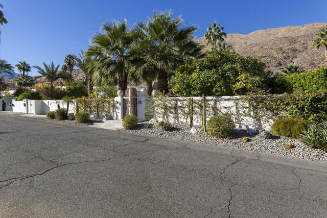 1755 S Mesa Drive, Palm Springs, CA 92264