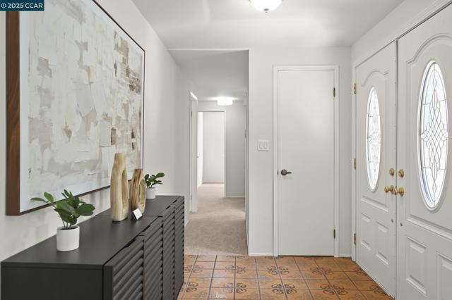 277 Holiday Hills Dr, Martinez CA: https://media.crmls.org/mediaz/008fa477-fef8-4a1f-939e-e4dcc32ba549.jpg