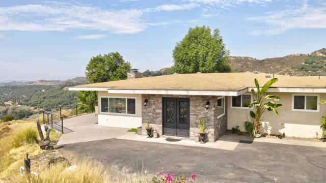 Image 4 of 40 For 1678 Cloverdale Road
