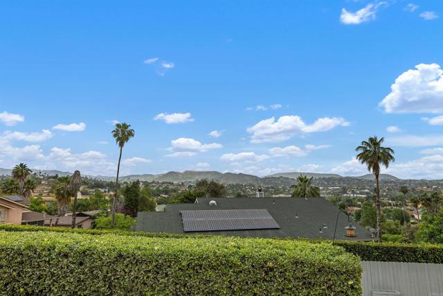 220 Journeys End, Vista CA: https://media.crmls.org/mediaz/008fdd95-f719-409d-8157-2db5eca9f022.jpg