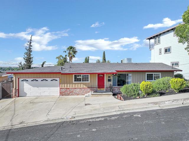 417 Lynn Avenue, Antioch CA: https://media.crmls.org/mediaz/008ff006-da3a-4005-a006-6ec39c8b08b1.jpg