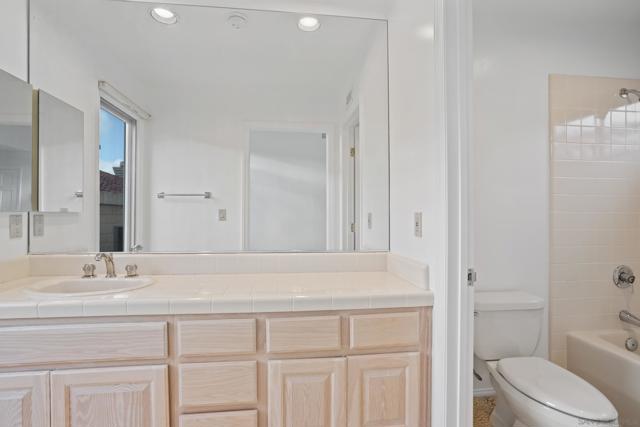 1327 Caminito Batea, La Jolla CA: https://media.crmls.org/mediaz/0090548d-24b1-4d98-b876-edc34531550f.jpg