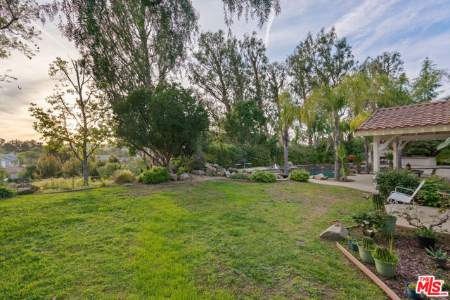 633 Noble Road, Simi Valley CA: https://media.crmls.org/mediaz/009085e8-894f-46ce-8b88-12813d2f4c01.jpg