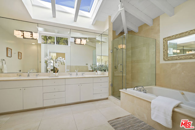 26908 Malibu Cove Colony Drive, Malibu CA: https://media.crmls.org/mediaz/0090cee9-9d6b-422b-a2f0-6135695167f2.jpg