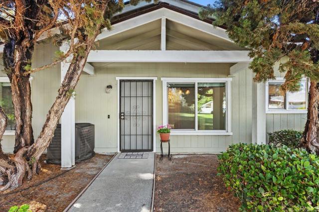 Detail Gallery Image 3 of 37 For 4369 Dowitcher Way, Oceanside,  CA 92057 - 2 Beds | 2 Baths