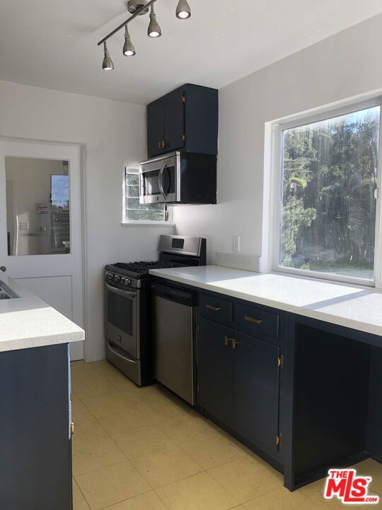 2225 1/2 Lake Shore Avenue, Los Angeles CA: https://media.crmls.org/mediaz/00925150-dae9-4f2b-bb16-989017b4d957.jpg