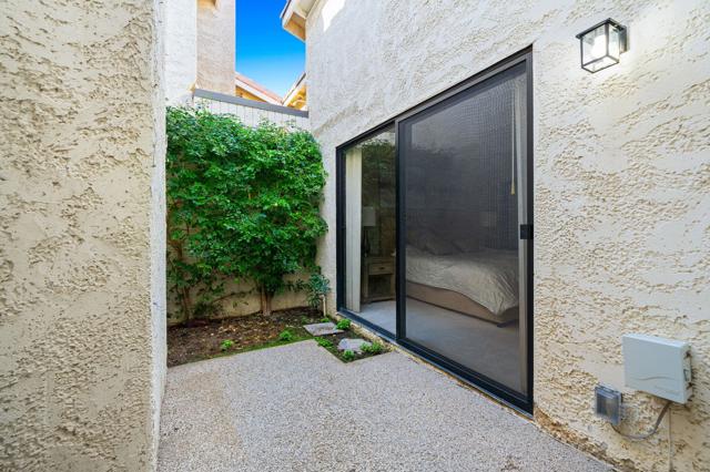 153 Camino Arroyo N, Palm Desert CA: https://media.crmls.org/mediaz/009275bb-42ec-465a-b09f-04066ea0ddea.jpg