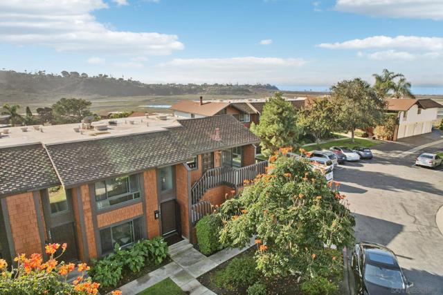 2422 Caminito Ocean Cv, Cardiff by the Sea CA: https://media.crmls.org/mediaz/00929b75-34ef-468f-a1c7-b7dd112ded4c.jpg