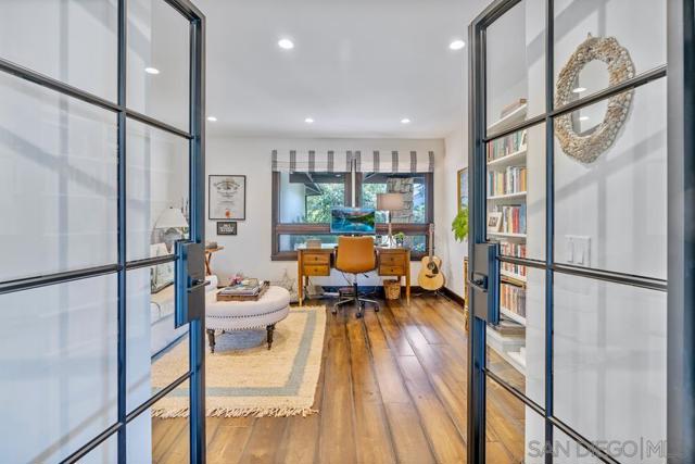 350 Punta Baja Dr, Solana Beach CA: https://media.crmls.org/mediaz/0092a46f-3e30-4383-92b9-be41aa89d993.jpg