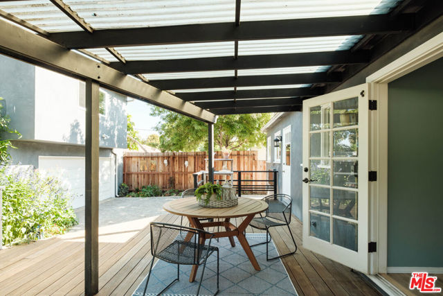 856 858 Coeur D Alene Avenue, Venice CA: https://media.crmls.org/mediaz/0092c08c-5634-4ea6-80d6-134f664a45b3.jpg