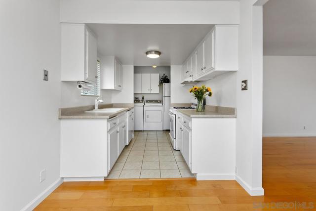 709 Sunflower St, Encinitas CA: https://media.crmls.org/mediaz/0092c934-43a0-4ecc-b70d-e2bf5cef4061.jpg