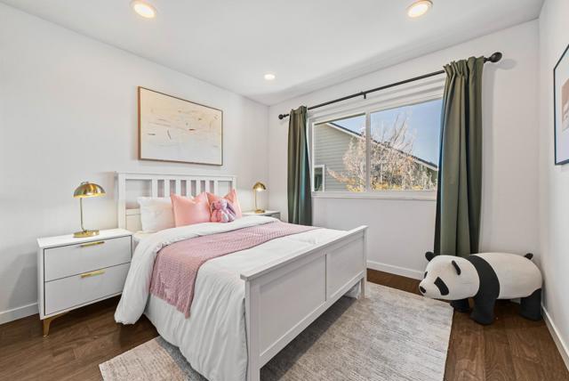 851 Peary Lane, Foster City CA: https://media.crmls.org/mediaz/00937564-ee65-468d-afd8-bb79fd1d7150.jpg