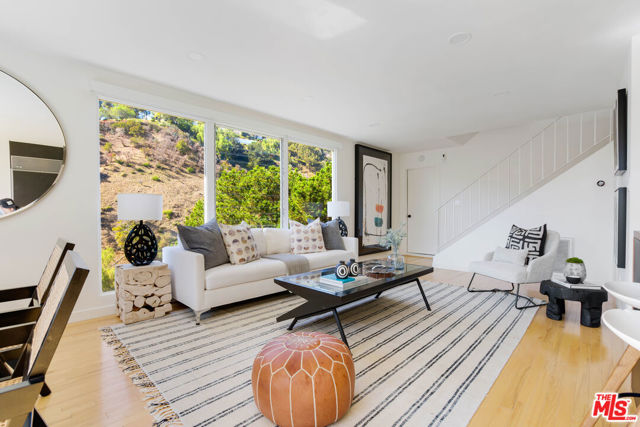1311 Braeridge Drive, Beverly Hills CA: https://media.crmls.org/mediaz/0093ac41-caaf-4ecc-9aaa-86c56b9c1c72.jpg