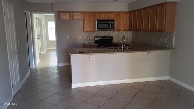 1098 Glenbridge Circle, Westlake Village CA: https://media.crmls.org/mediaz/0093c7a3-5a44-47a9-bf3f-b5655244409a.jpg