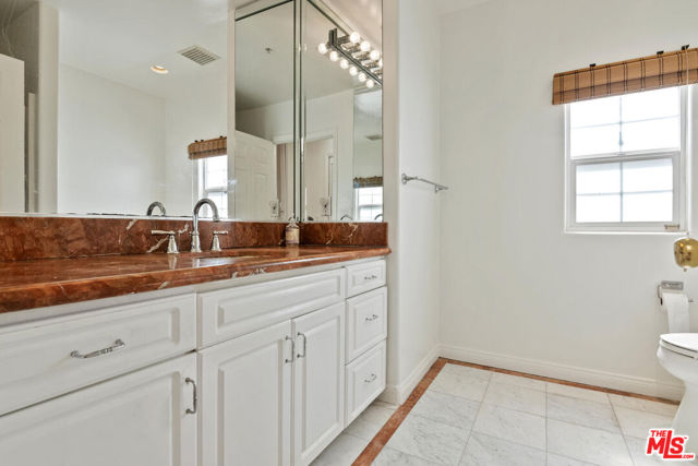 1710 Santa Paula Place, Glendale CA: https://media.crmls.org/mediaz/0094a5ba-ec3a-4906-95d6-146c87f7290b.jpg